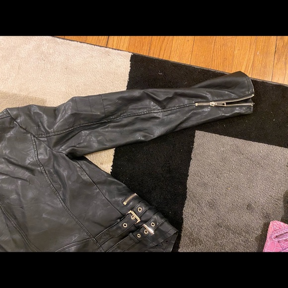 A.N.A. A new approach leather jacket. Size small - Picture 4 of 5